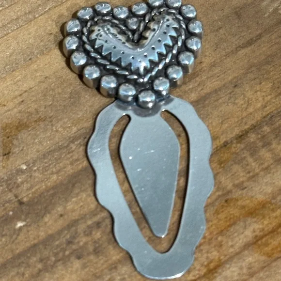 Brighton Heart Floral Tin Box with 3 Silver Heart Pagemarkers/Bookmarks - Picture 8 of 11